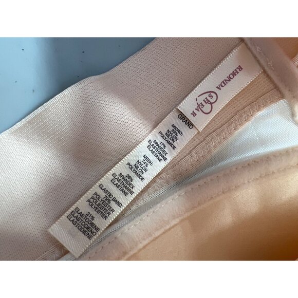 Rhonda Shear 2 Pack Molded Cup Bra with Wrap Back Size Large White Beige 638.25 - Picture 4 of 9